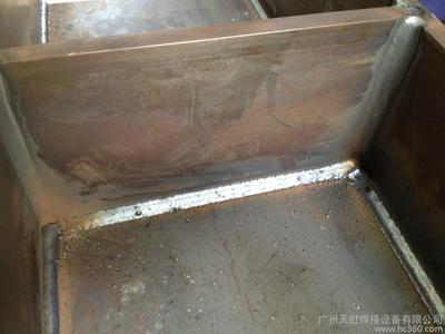 高精度激光跟踪焊接机器人助力供应前厢板焊接设备升级——广州天虹焊接设备高清细节图展示